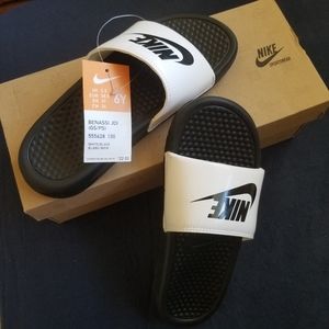 Nike Benassi Slides